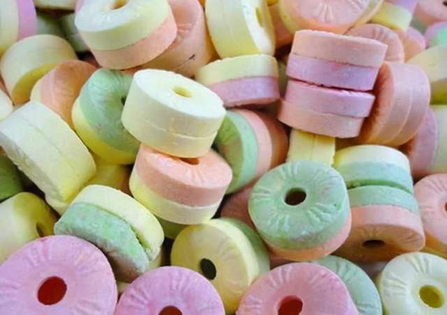 口哨糖的甜响与咖啡的醇香 童年与成年的味觉对话